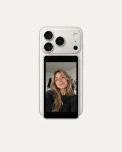 Magnetic selfie monitor attached to a smartphone